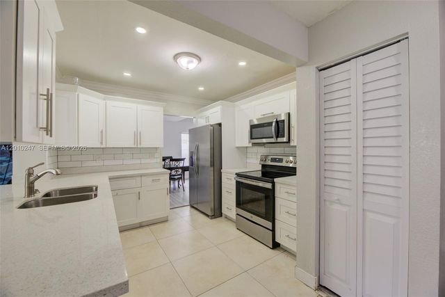 7454 NW 48th Pl, Lauderhill, FL 33319