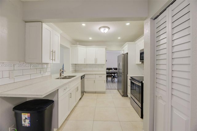 7454 NW 48th Pl, Lauderhill, FL 33319