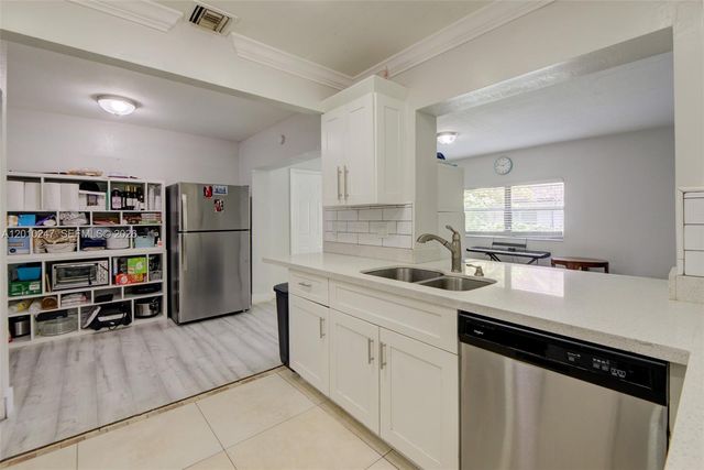 7454 NW 48th Pl, Lauderhill, FL 33319