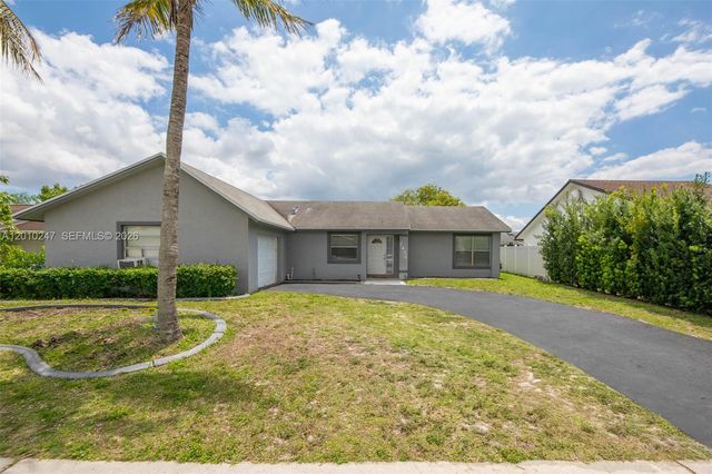 7454 NW 48th Pl, Lauderhill, FL 33319