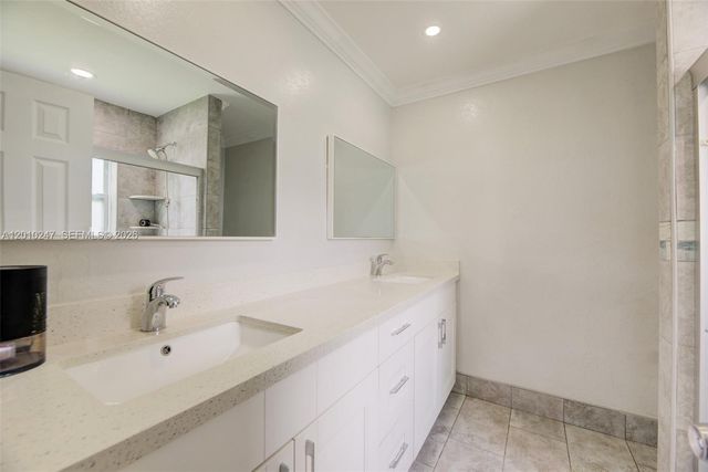 7454 NW 48th Pl, Lauderhill, FL 33319