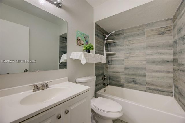 7454 NW 48th Pl, Lauderhill, FL 33319