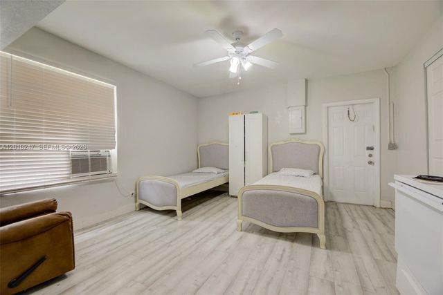 7454 NW 48th Pl, Lauderhill, FL 33319