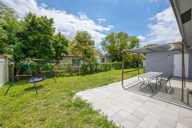 7454 NW 48th Pl, Lauderhill, FL 33319