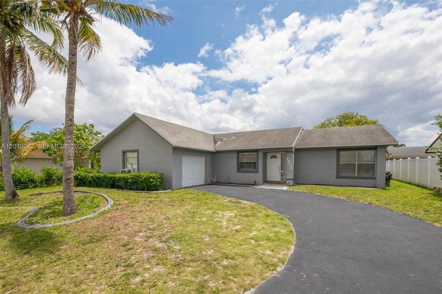 7454 NW 48th Pl, Lauderhill, FL 33319