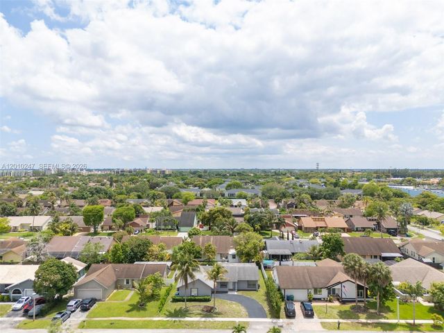 7454 NW 48th Pl, Lauderhill, FL 33319