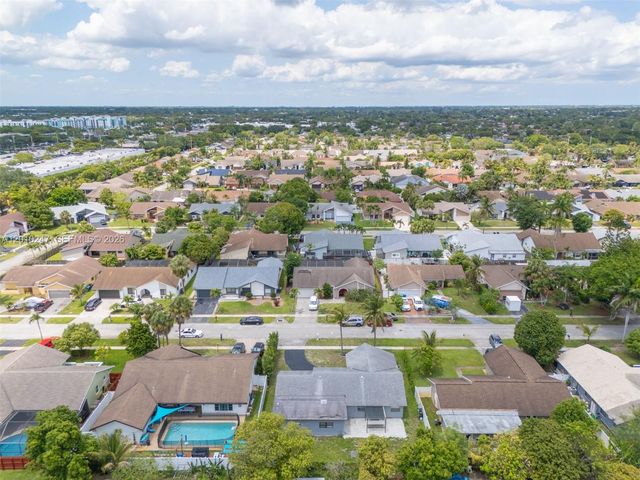 7454 NW 48th Pl, Lauderhill, FL 33319