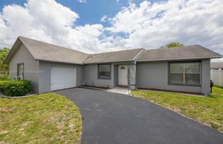 7454 NW 48th Pl, Lauderhill, FL 33319