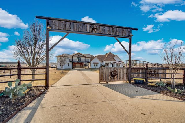 1015 Curry Road, Waxahachie, TX 75167