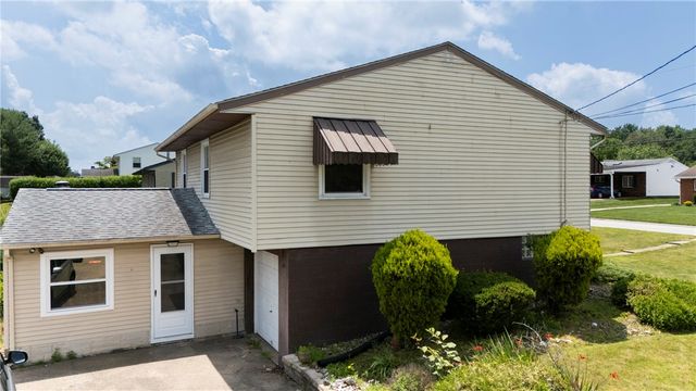105 Mt. Pleasant Blvd., Manor, PA 15642
