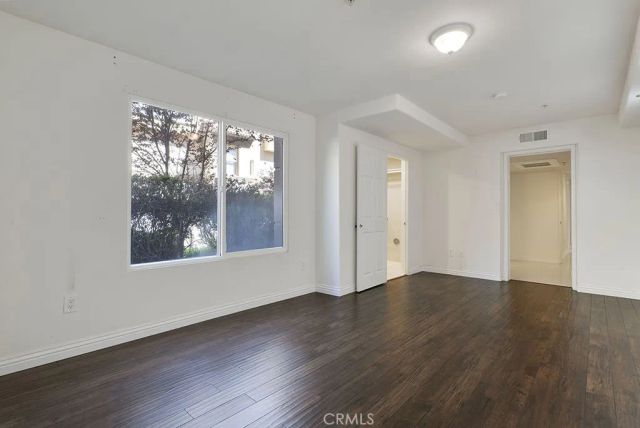 5220 Premiere Hills 222, Woodland Hills, CA 91364