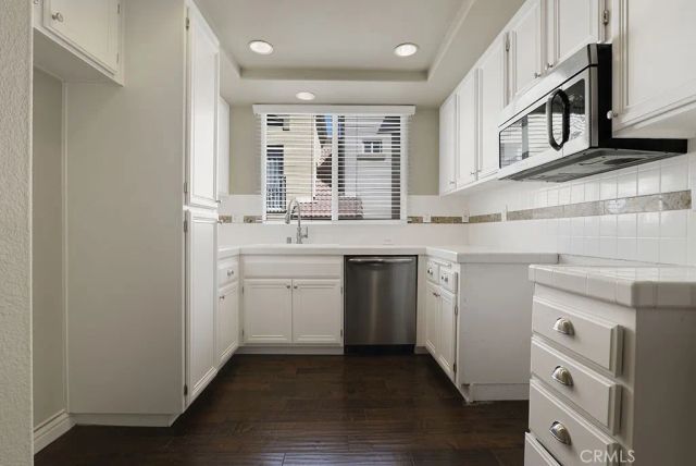 5220 Premiere Hills 222, Woodland Hills, CA 91364