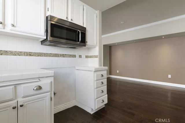 5220 Premiere Hills 222, Woodland Hills, CA 91364