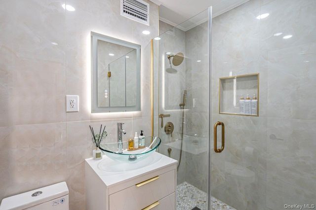 162-01 Powells Cove Boulevard 2D, Beechhurst, NY 11357