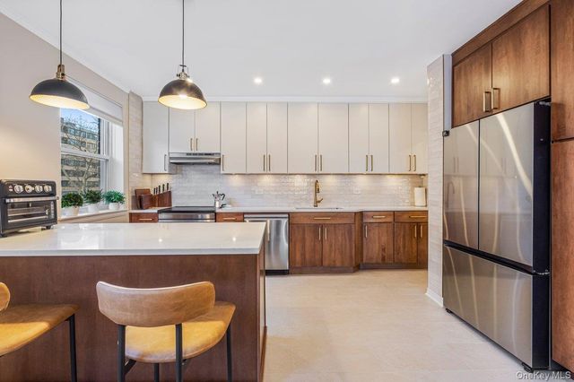 162-01 Powells Cove Boulevard 2D, Beechhurst, NY 11357