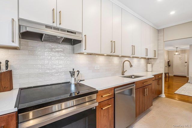 162-01 Powells Cove Boulevard 2D, Beechhurst, NY 11357