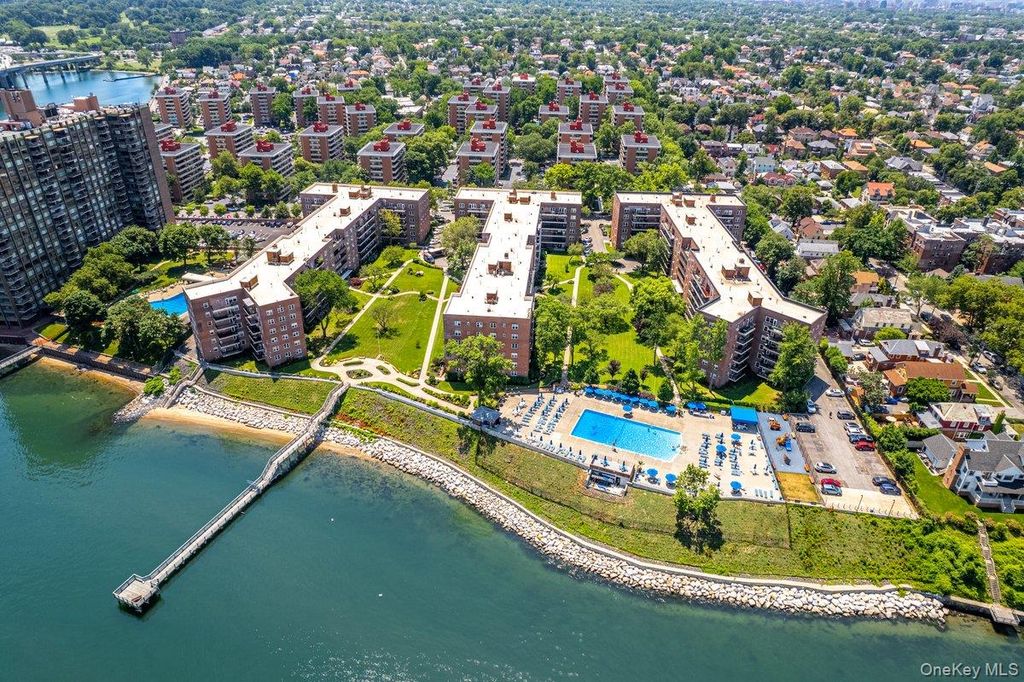 162-01 Powells Cove Boulevard 2D, Beechhurst, NY 11357