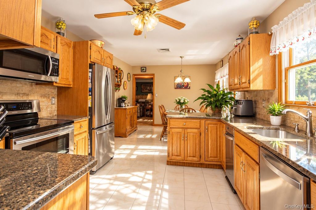 10 Marblestone, South Setauket, NY 11720 — photo 4