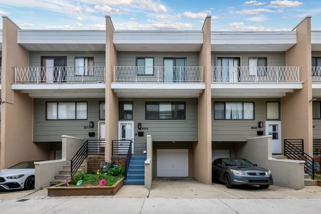 9255 W Ballard Road, Des Plaines, IL 60016