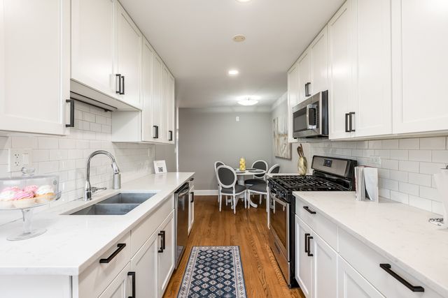 9255 W Ballard Road, Des Plaines, IL 60016