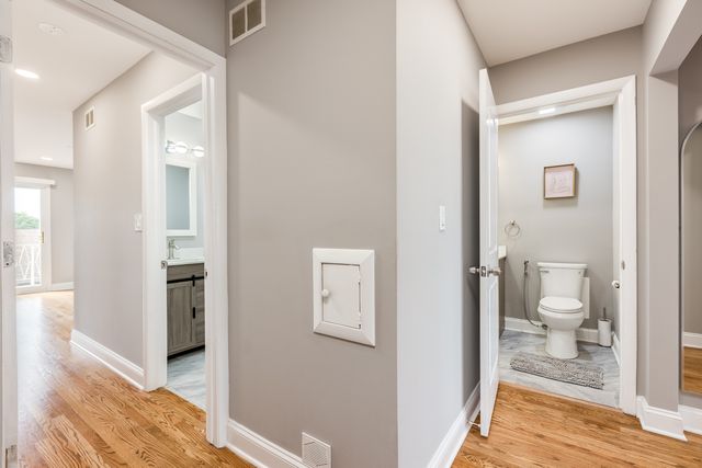 9255 W Ballard Road, Des Plaines, IL 60016