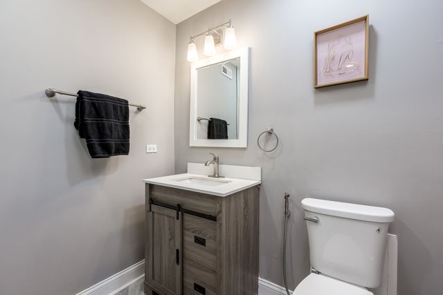 9255 W Ballard Road, Des Plaines, IL 60016