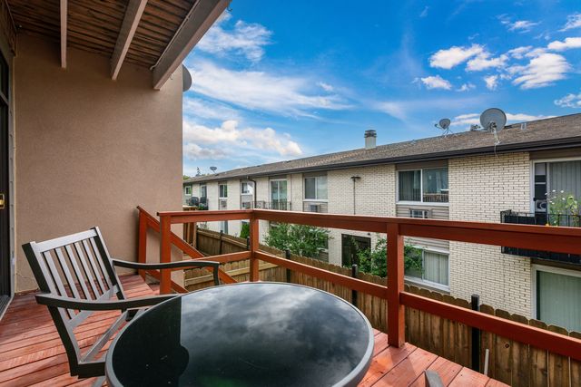 9255 W Ballard Road, Des Plaines, IL 60016