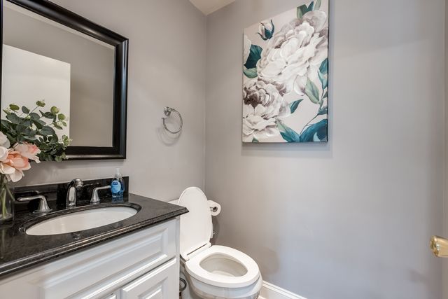 9255 W Ballard Road, Des Plaines, IL 60016