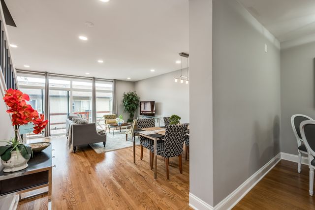 9255 W Ballard Road, Des Plaines, IL 60016