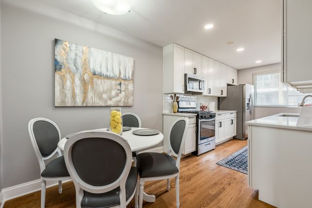 9255 W Ballard Road, Des Plaines, IL 60016