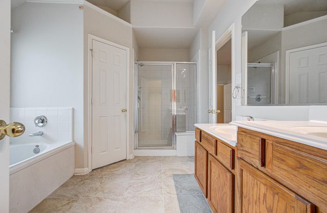 10004 Chestnut Creek Way, Pearland, TX 77584