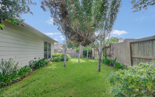 10004 Chestnut Creek Way, Pearland, TX 77584