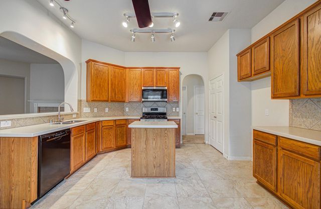 10004 Chestnut Creek Way, Pearland, TX 77584