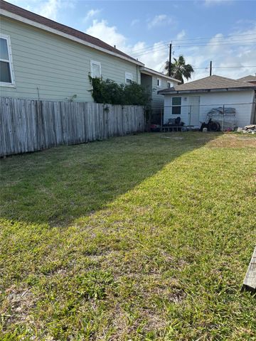 5306 Avenue L, Galveston, TX 77551