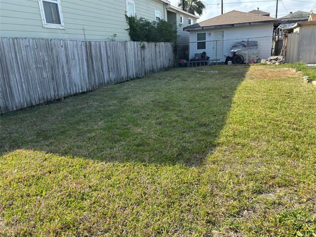5306 Avenue L, Galveston, TX 77551