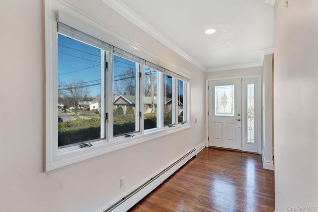 76 Balcom Road, Farmingdale, NY 11735