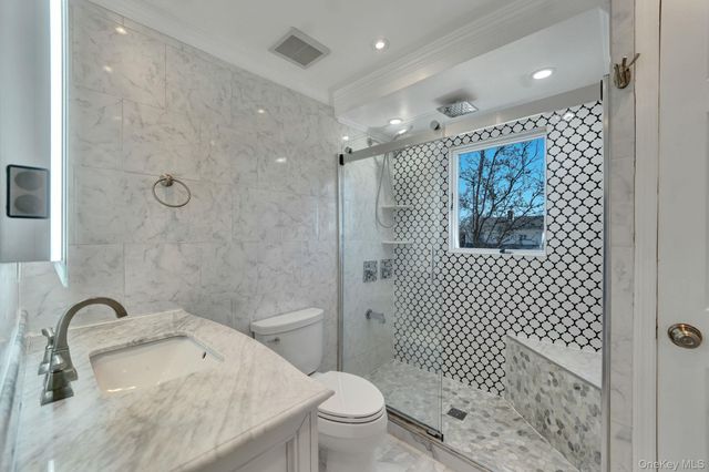 76 Balcom Road, Farmingdale, NY 11735