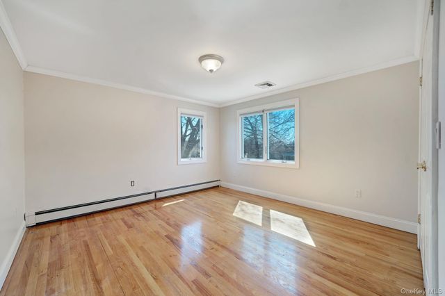 76 Balcom Road, Farmingdale, NY 11735