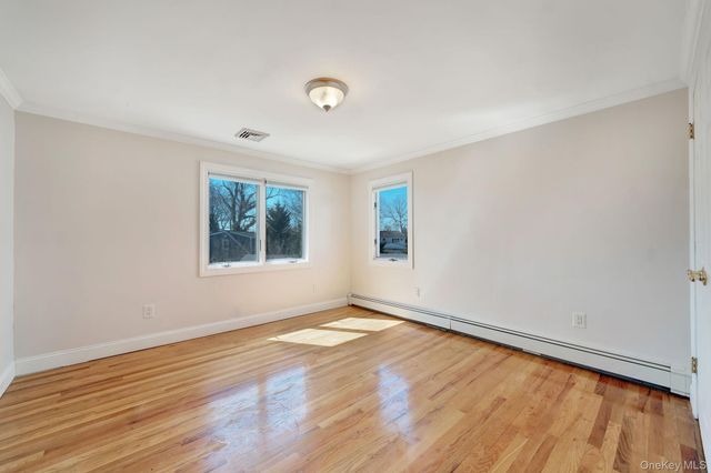 76 Balcom Road, Farmingdale, NY 11735