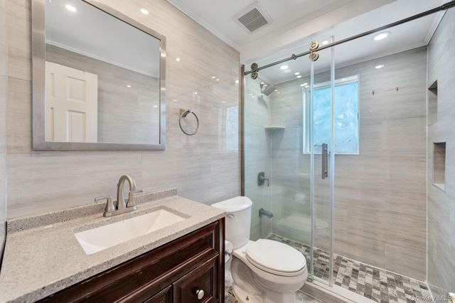 76 Balcom Road, Farmingdale, NY 11735