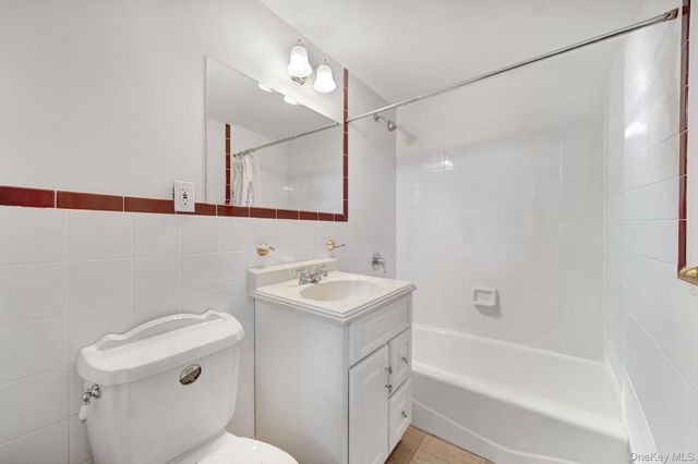 76 Balcom Road, Farmingdale, NY 11735