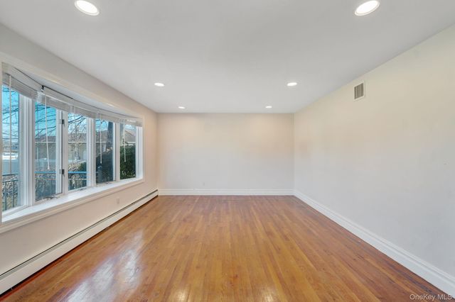 76 Balcom Road, Farmingdale, NY 11735