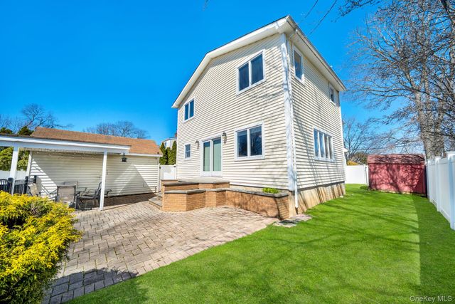 76 Balcom Road, Farmingdale, NY 11735