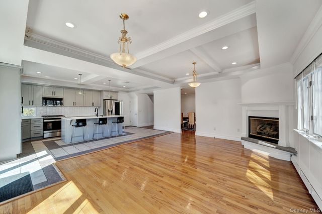 76 Balcom Road, Farmingdale, NY 11735