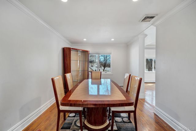 76 Balcom Road, Farmingdale, NY 11735