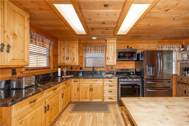 39998 Glenview Road, Big Bear Lake, CA 92315