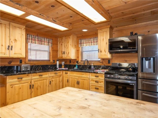 39998 Glenview Road, Big Bear Lake, CA 92315
