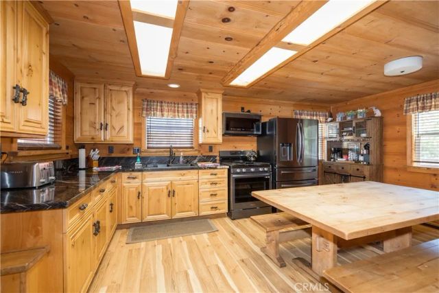 39998 Glenview Road, Big Bear Lake, CA 92315
