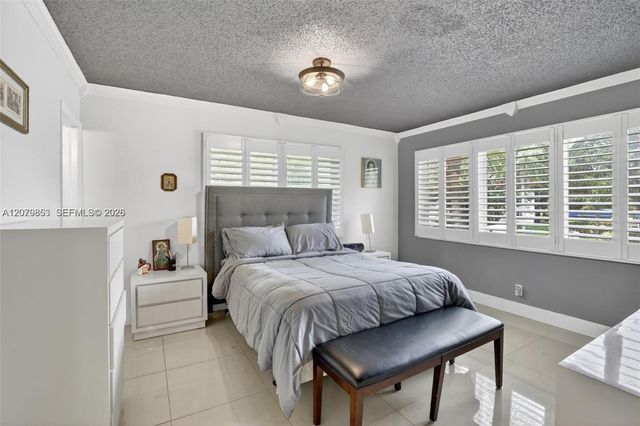 8941 S Hollybrook Boulevard 205, Pembroke Pines, FL 33025
