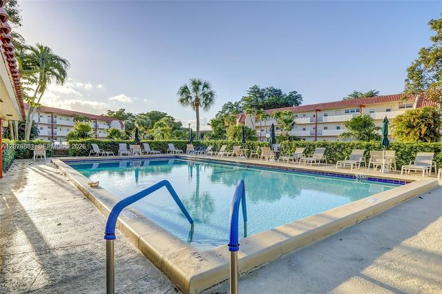 8941 S Hollybrook Boulevard 205, Pembroke Pines, FL 33025